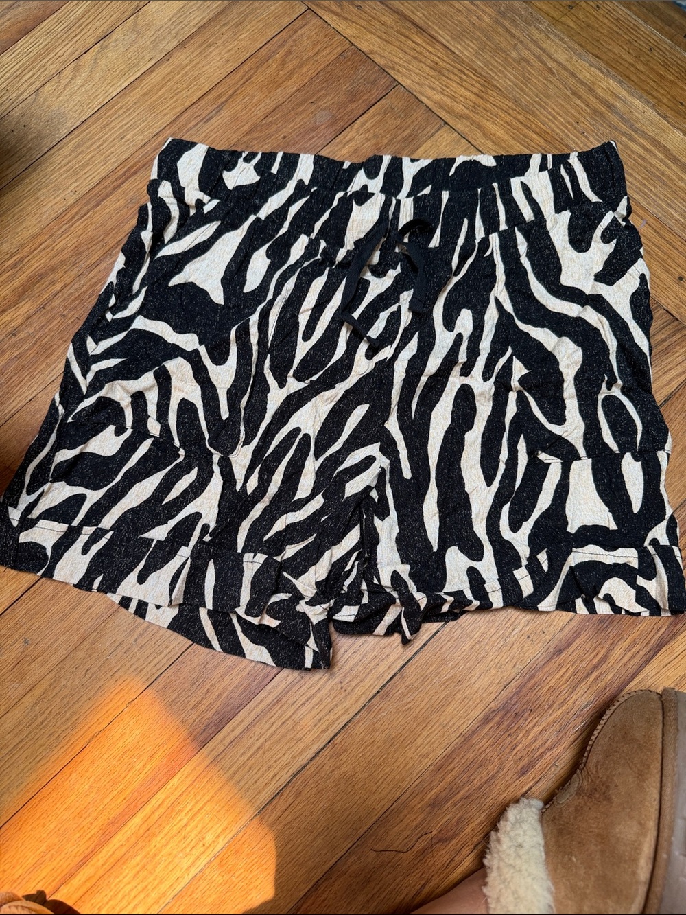 LuLaRoe Black and Cream Zebra Print Athletic Shorts